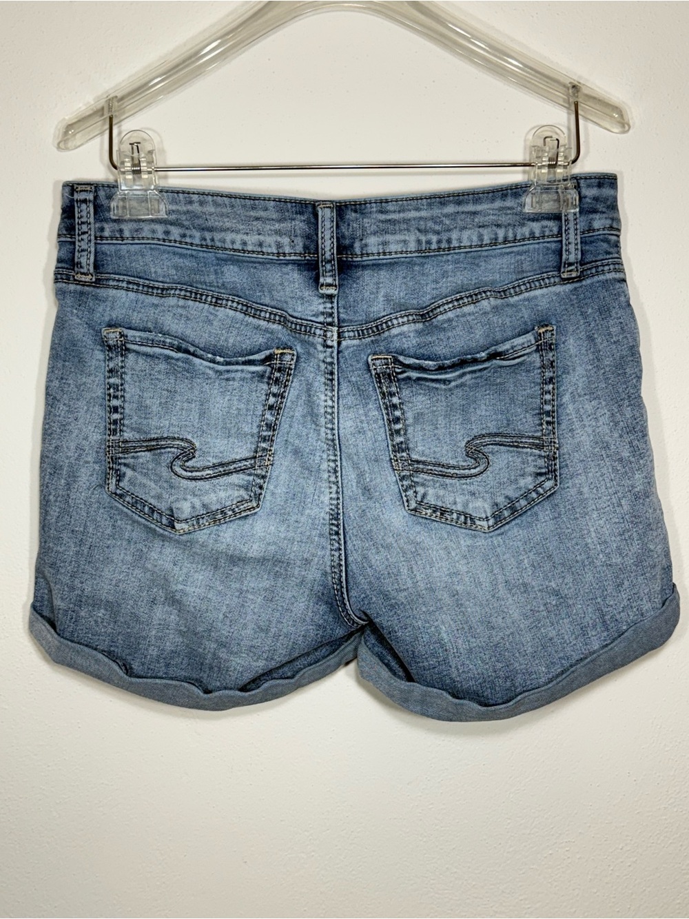 LIKE NEW Silver Jeans Elyse Light Wash Cuffed Denim Shorts